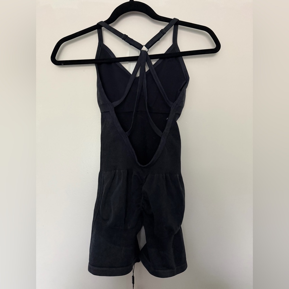 TLF Vintage Black Sculpt Seamless Butt Scrunch Onesie - Picture 2 of 3